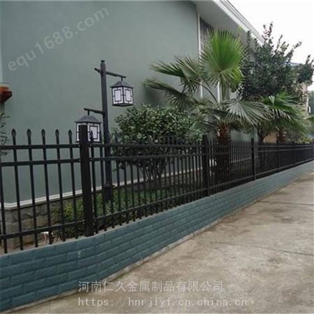 郑州锌钢围墙护栏 蓝白方管护栏 热镀锌新农村院墙护栏