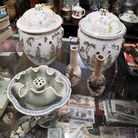 老瓷器花瓶回收   上海市老花瓶收购公司