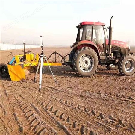拖拉机带平地机 灌溉浇水拉平机 卫星农田整平机