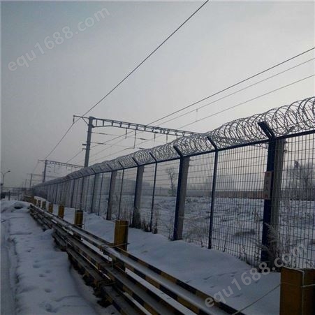 供应铁路防护栅栏 刺丝滚笼防护栅栏