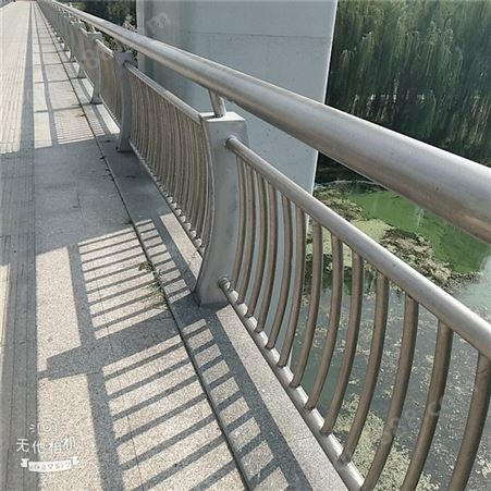 不锈钢复合管护栏 科阳工厂定制桥梁钢防撞栏 河道景观隔离栏杆