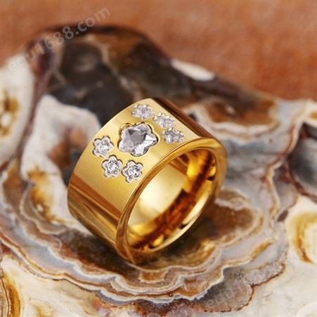 原创个性饰品创意饰品不锈钢戒指镶钻花朵女款韩版手饰 